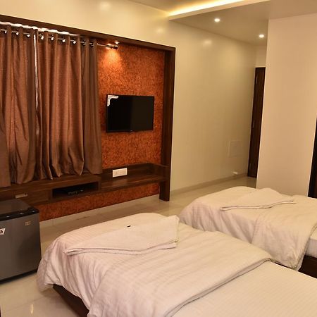 Hotel Comfort Bharuch Экстерьер фото