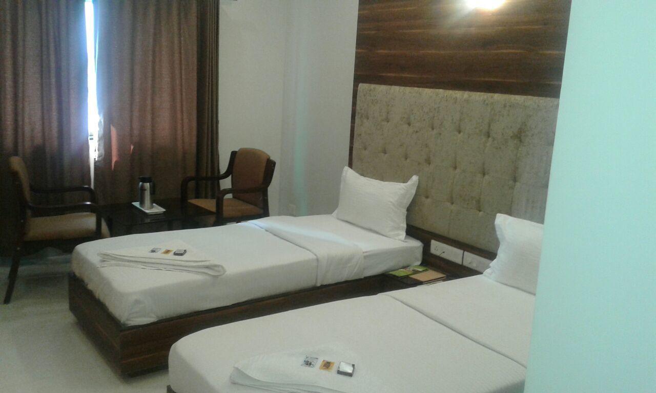Hotel Comfort Bharuch Экстерьер фото