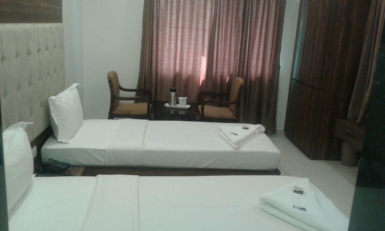 Hotel Comfort Bharuch Экстерьер фото