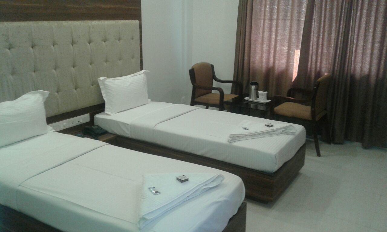 Hotel Comfort Bharuch Экстерьер фото