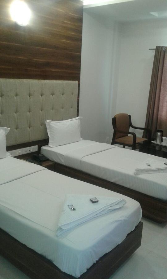 Hotel Comfort Bharuch Экстерьер фото
