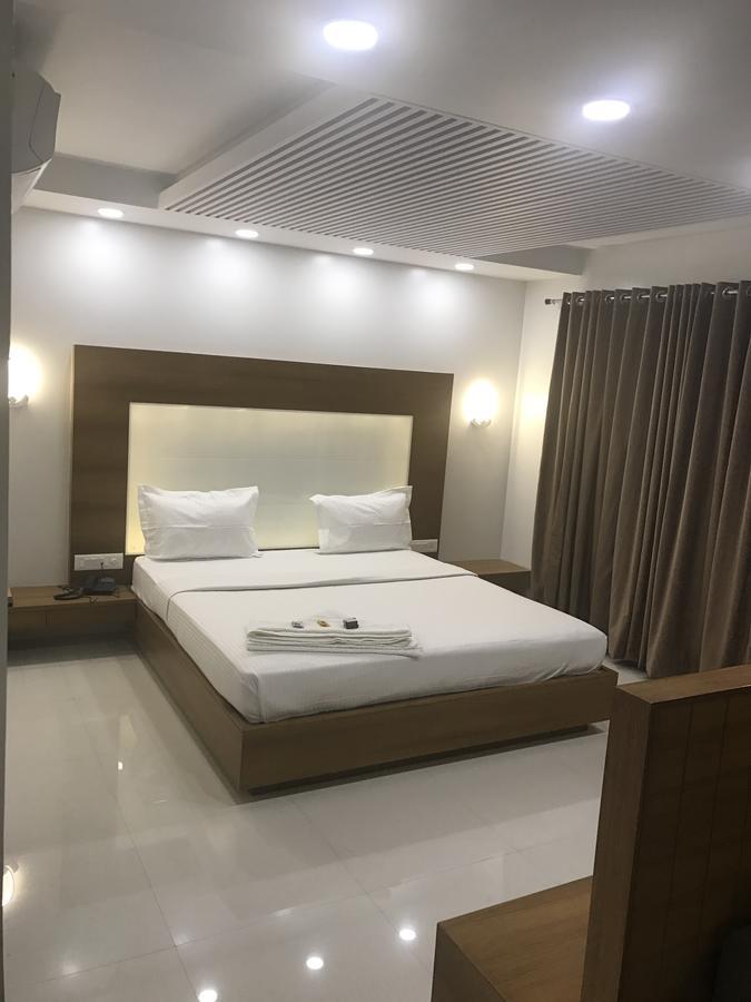 Hotel Comfort Bharuch Экстерьер фото