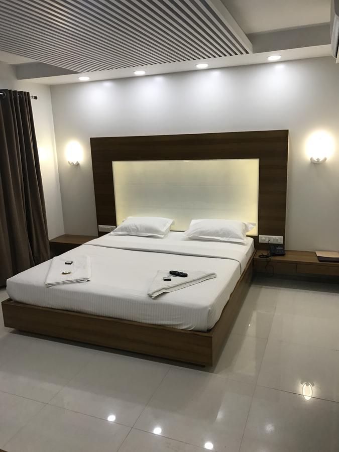 Hotel Comfort Bharuch Экстерьер фото