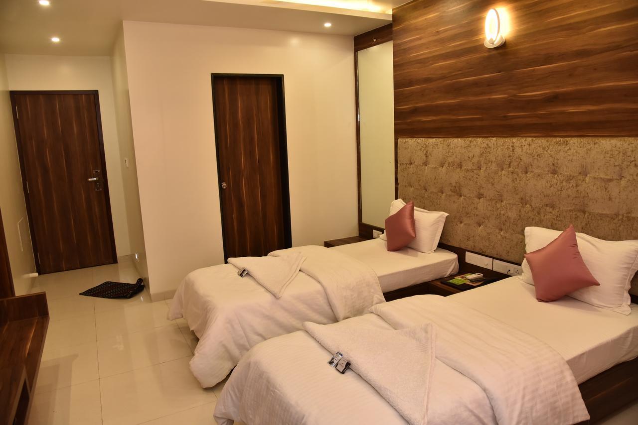 Hotel Comfort Bharuch Экстерьер фото